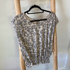 Subtle tan and gray animal print cotton top from LOFT size medium